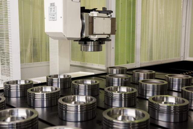 コンプレッサー関連部品加工および組立